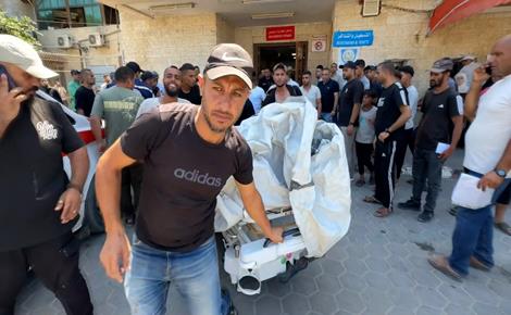 وداع شهيدين أحدهما طفل في دير البلح