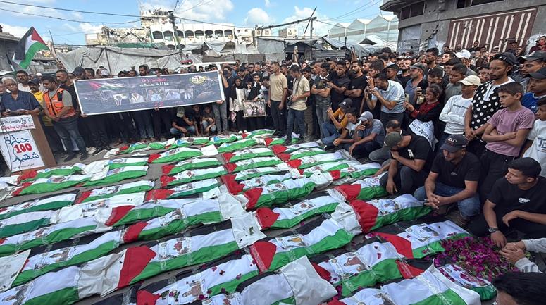تشييع جثامين 100 شهيد في حي الزيتون بمدينة غزة